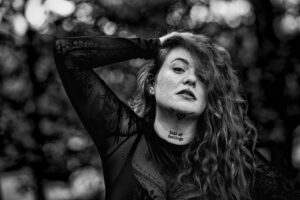 fotoatelier der bildermacher lichtgeschichten in schwarz weis portrait und mensch fotografie `98 portrait sensual boudoir fineart lifestyle kinky